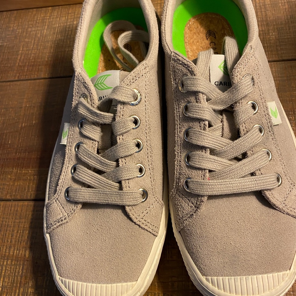 Cariuma Gray  Sneakers Classic Design